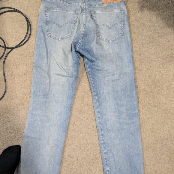 Men's Light Wash Stretch Levi's 501's. Size 33x32. - Picture 2 of 4